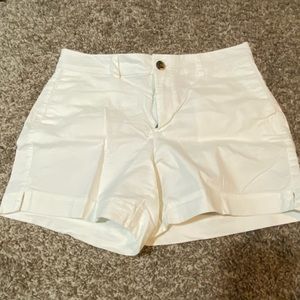 Old Navy 5” size 4 White soft material a Excellent condition never used